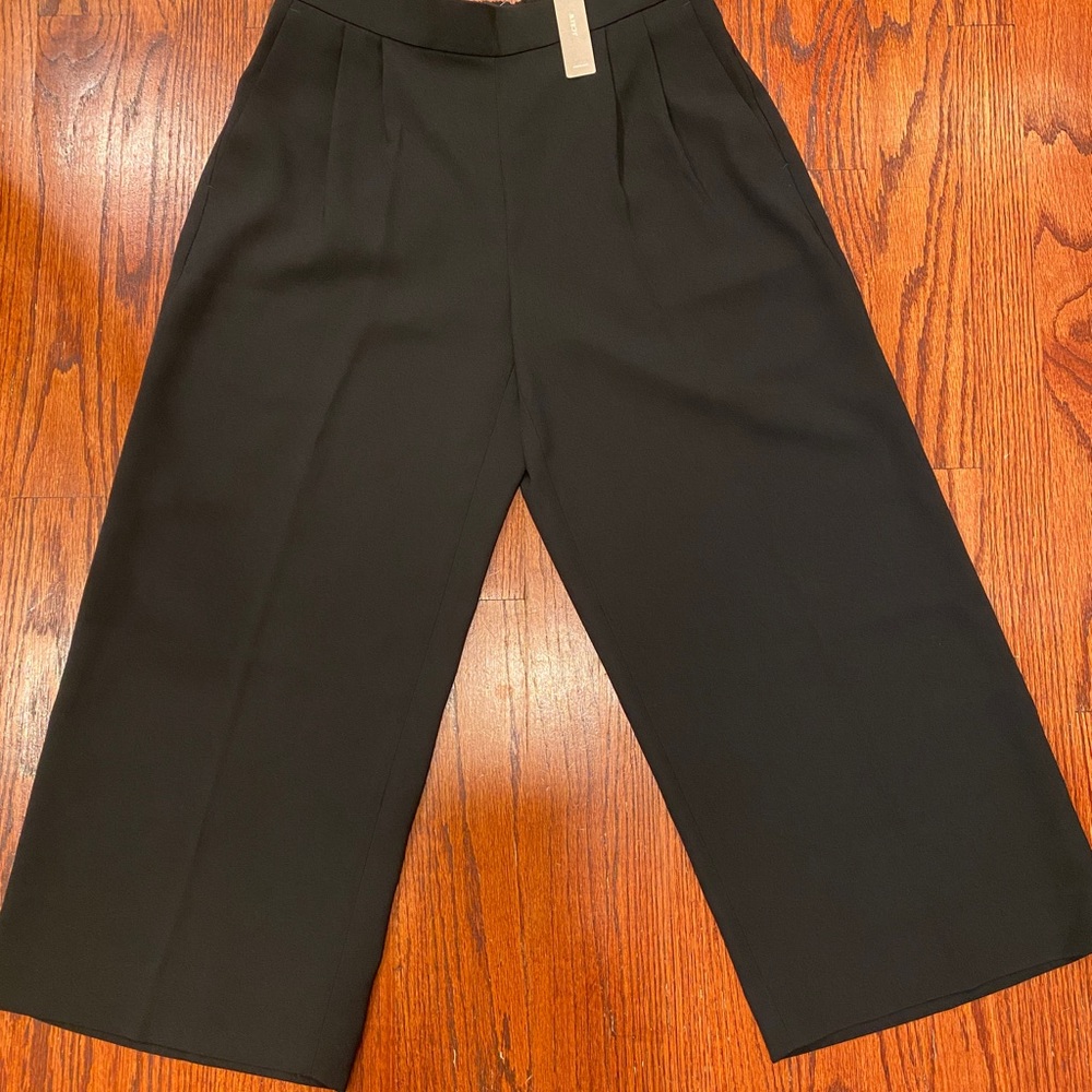 J Crew NWT black pleated 365 cropped crepe pants